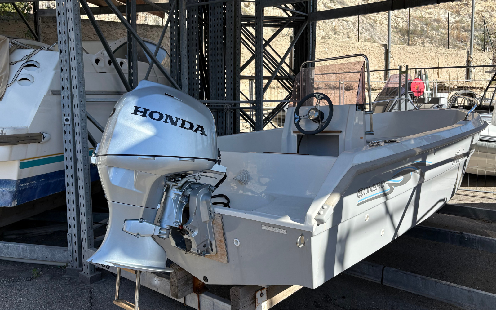 Travaux sur coque polyester de bateaux près de Carry-le-Rouet 13620