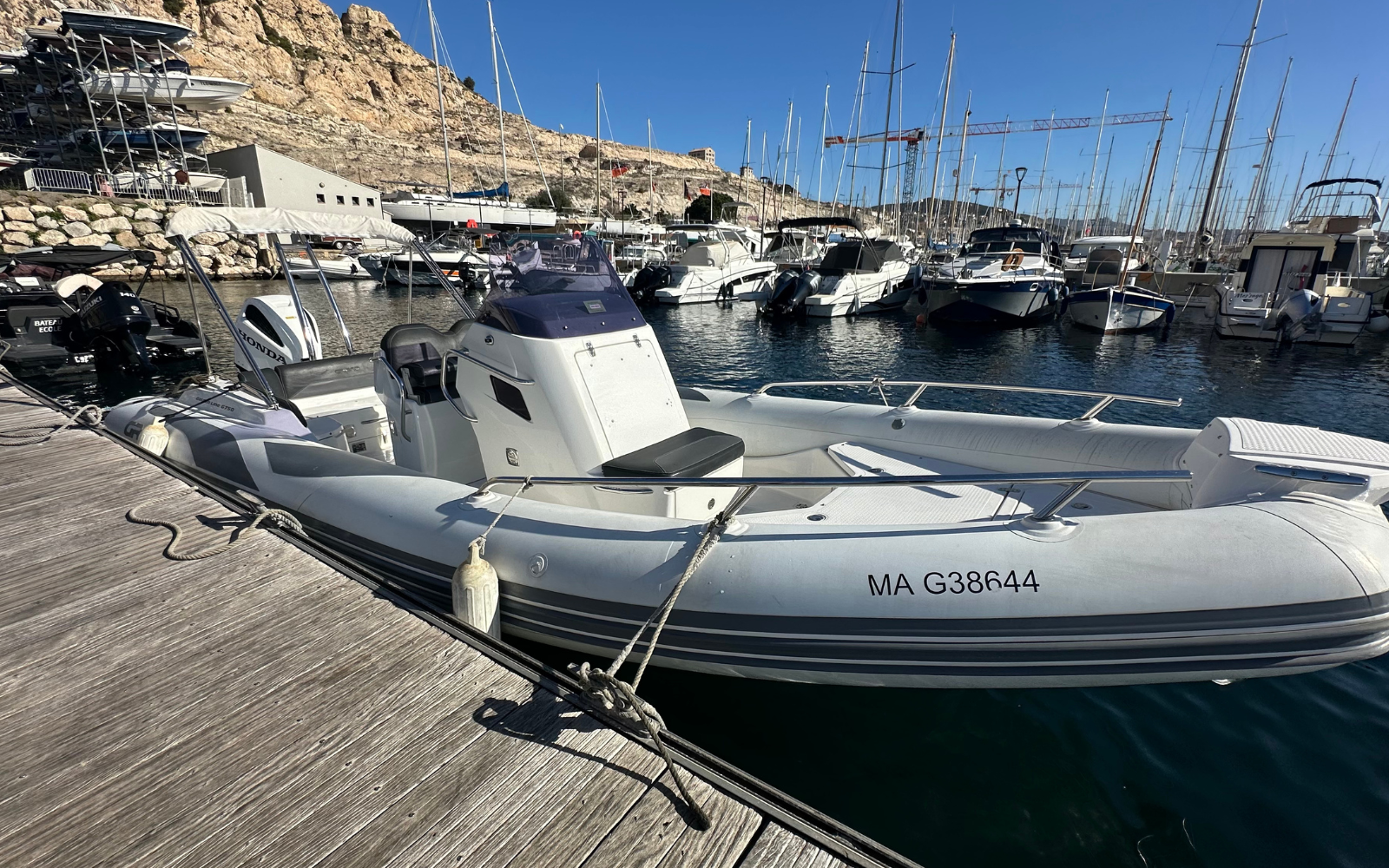 Stockage de bateau en parking surveillé près de Sanary-sur-Mer dans le Var