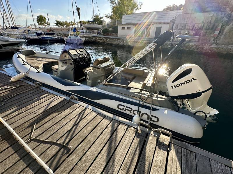 2ème plan large du bateau 