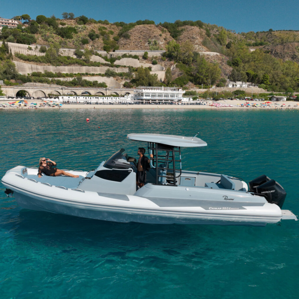 Cayman 33.0 Executive