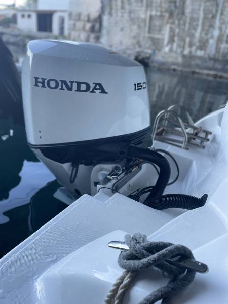 Vente du Poseidon du chantier Orizzonti (coque open) + moteur Honda 150CV (en stock)