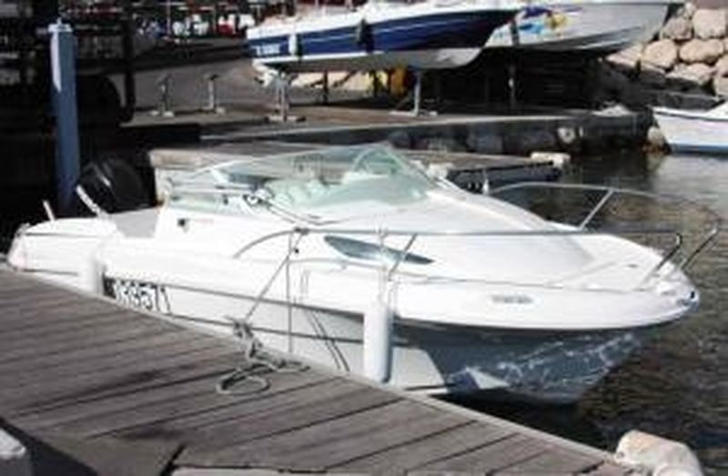 Bleu  Calanque vous propose le bateau Bénéteau Flyer 550 cabine