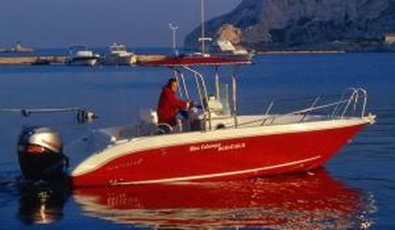 Bleu  Calanque vous propose le bateau Northstar 220 cc