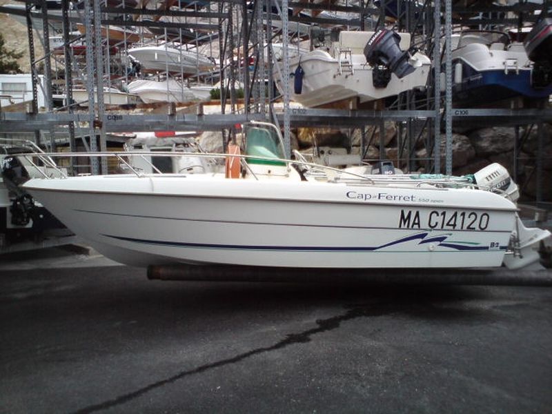 Bleu  Calanque vous propose le bateau B2 Marine 550 Open