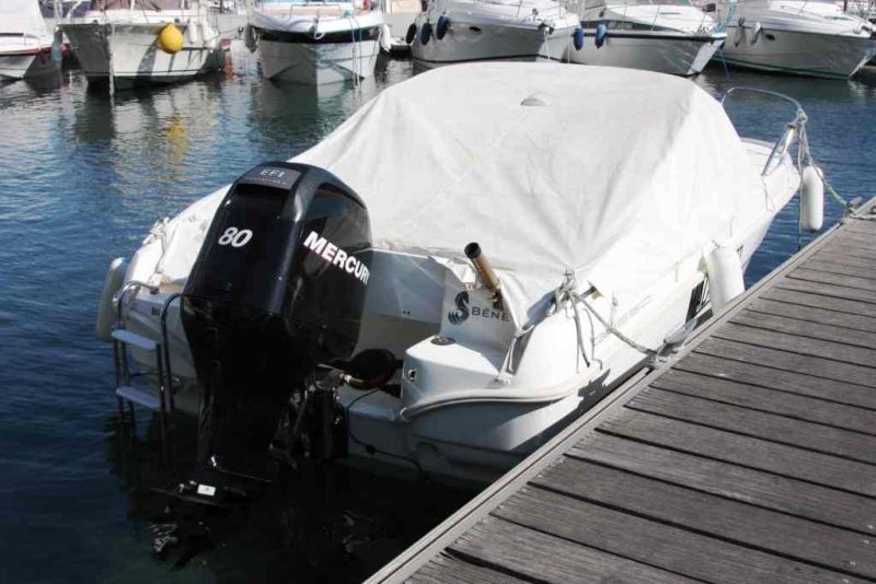 Bleu  Calanque vous propose le bateau Bénéteau Flyer 550 cabine