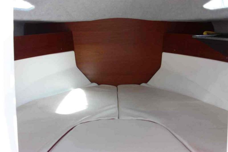 Bleu  Calanque vous propose le bateau Bénéteau Flyer 550 cabine