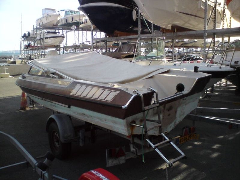 Bleu calanque vous propose le bateau Fletcher 210