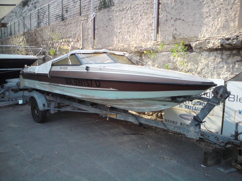 Bleu calanque vous propose le bateau Fletcher 210