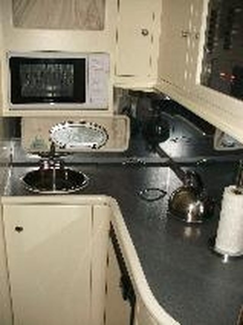 Bleu  Calanque vous propose le bateau Sessa Oyester 34