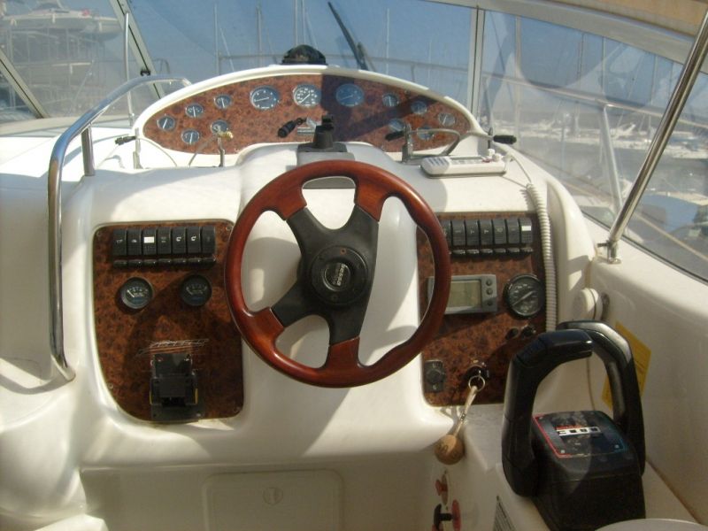 Bleu  Calanque vous propose le bateau Sessa Oyester 34