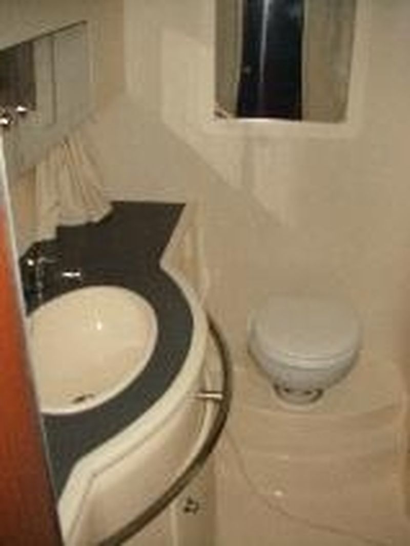 Bleu  Calanque vous propose le bateau Sessa Oyester 34