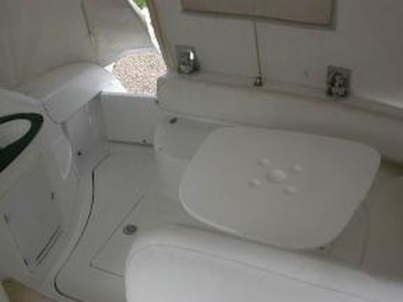 Bleu  Calanque vous propose le bateau Sessa Oyester 34