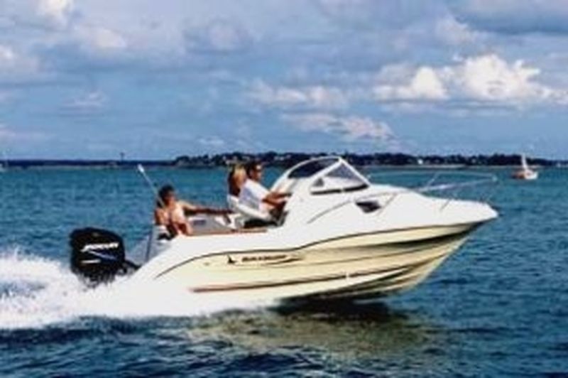 Bleu calanque vous propose le bateau Quicksilver 540 cruiser