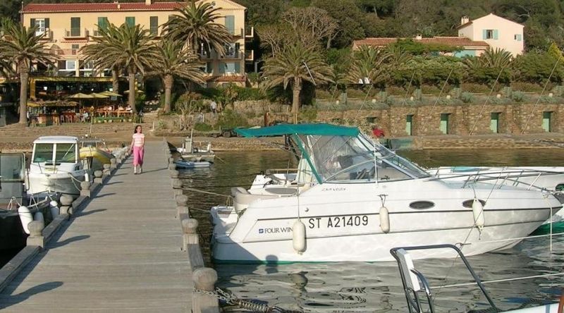 vente bateau Cabin Cruiser FOUR WINNS VISTA 238 Limited 1997